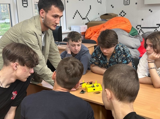 Студенты СПбГУТ провели мастер-классы в лагере «Дружных»