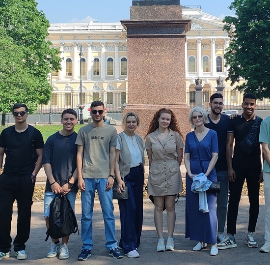 Иностранные студенты поучаствовали в мероприятиях ко Дню рождения А. С. Пушкина
