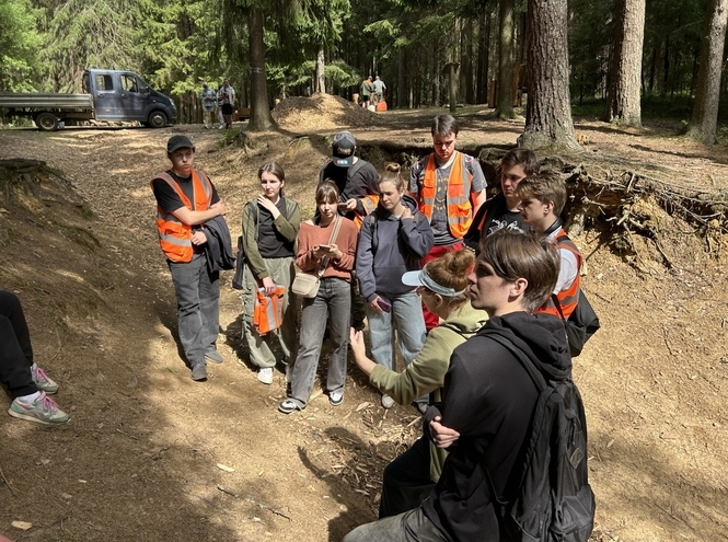 Студенты-экологи СПбГУТ – на учебной практике в лесопарке
