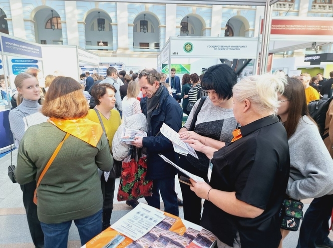 СПбГУТ представил направления подготовки на выставке «Образование и карьера»